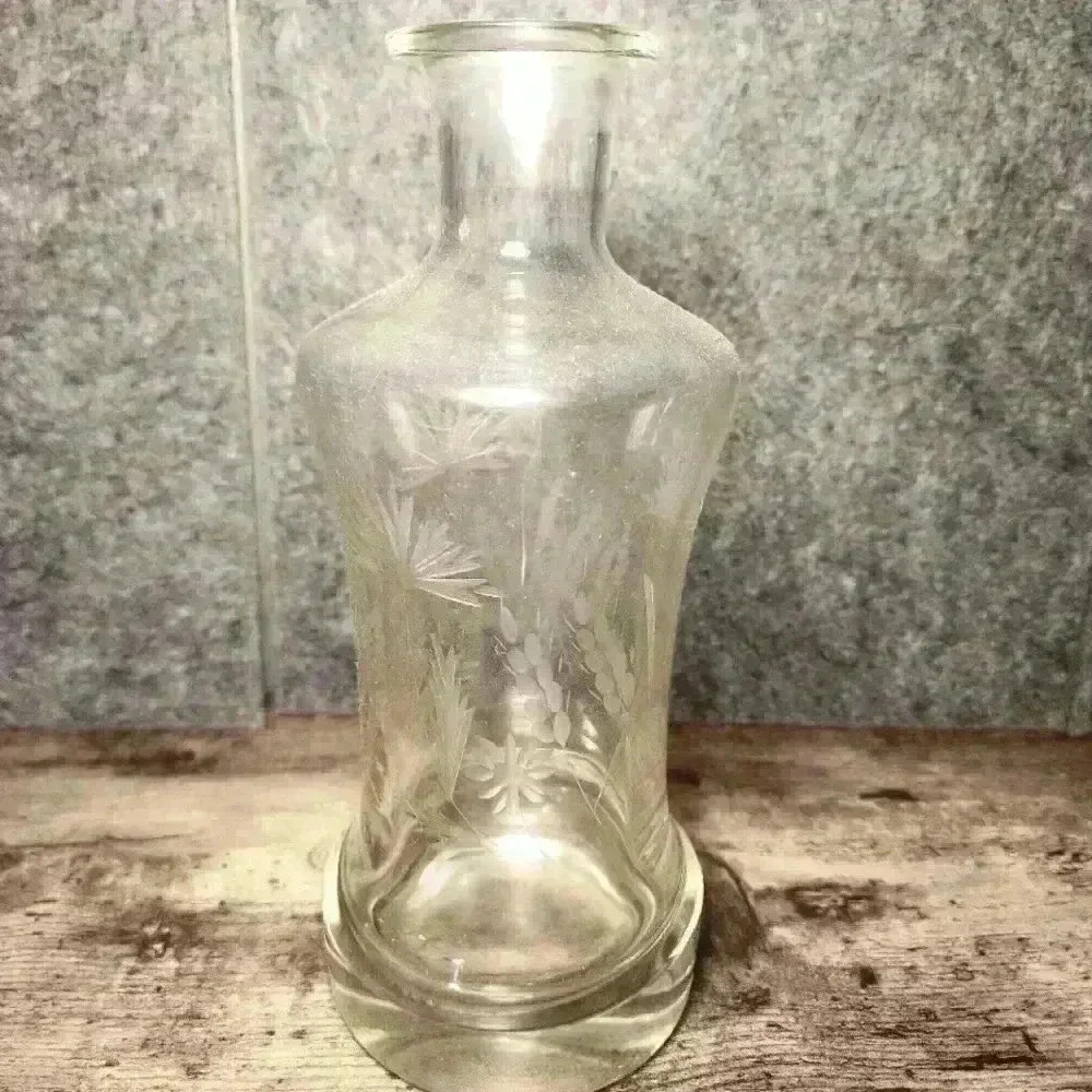 Vintage Clear‎ Glass Liquor Decanter With Cut Fern Pattern No stopper